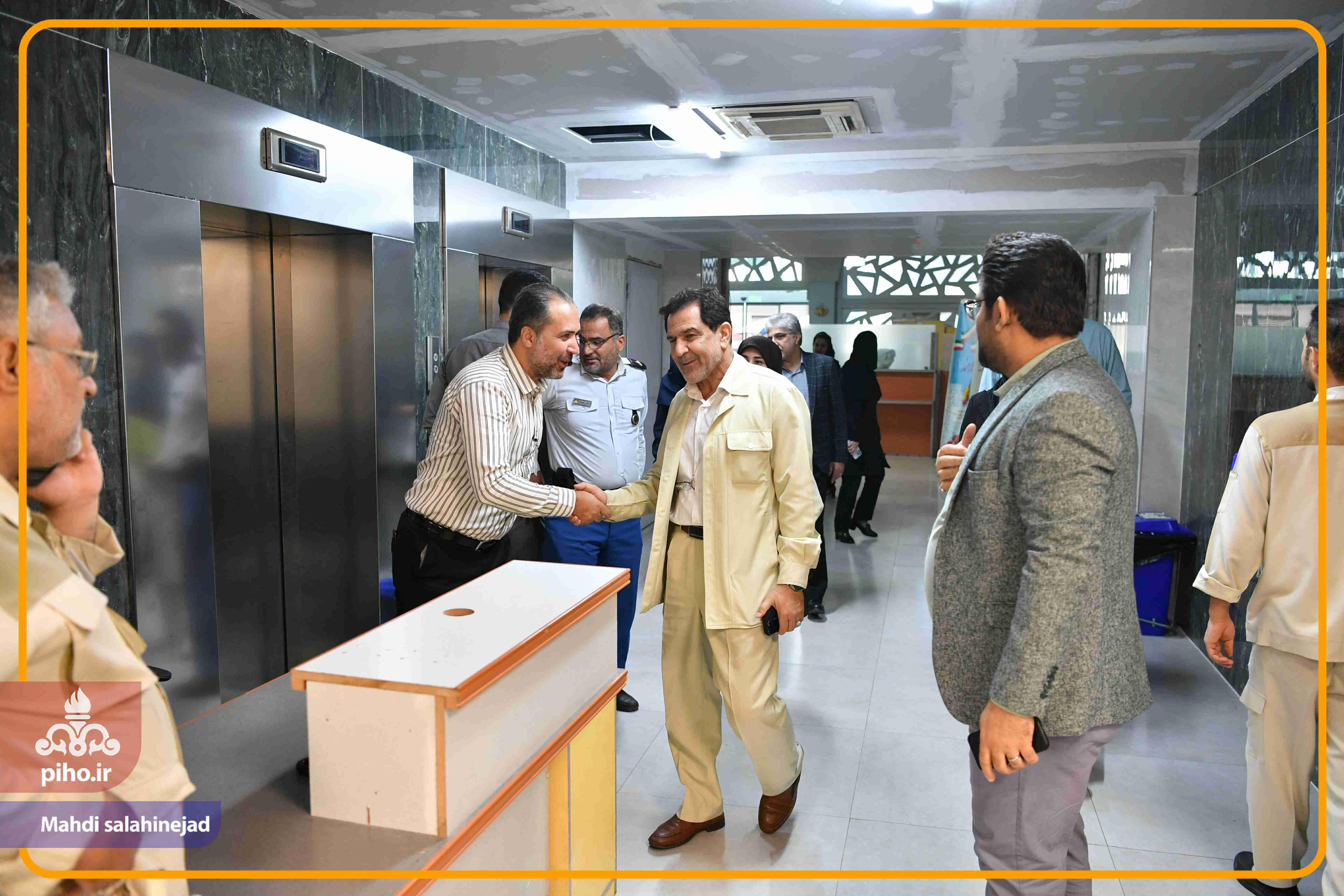 بازدید دکتر شجاع بیمارستان تهران 90