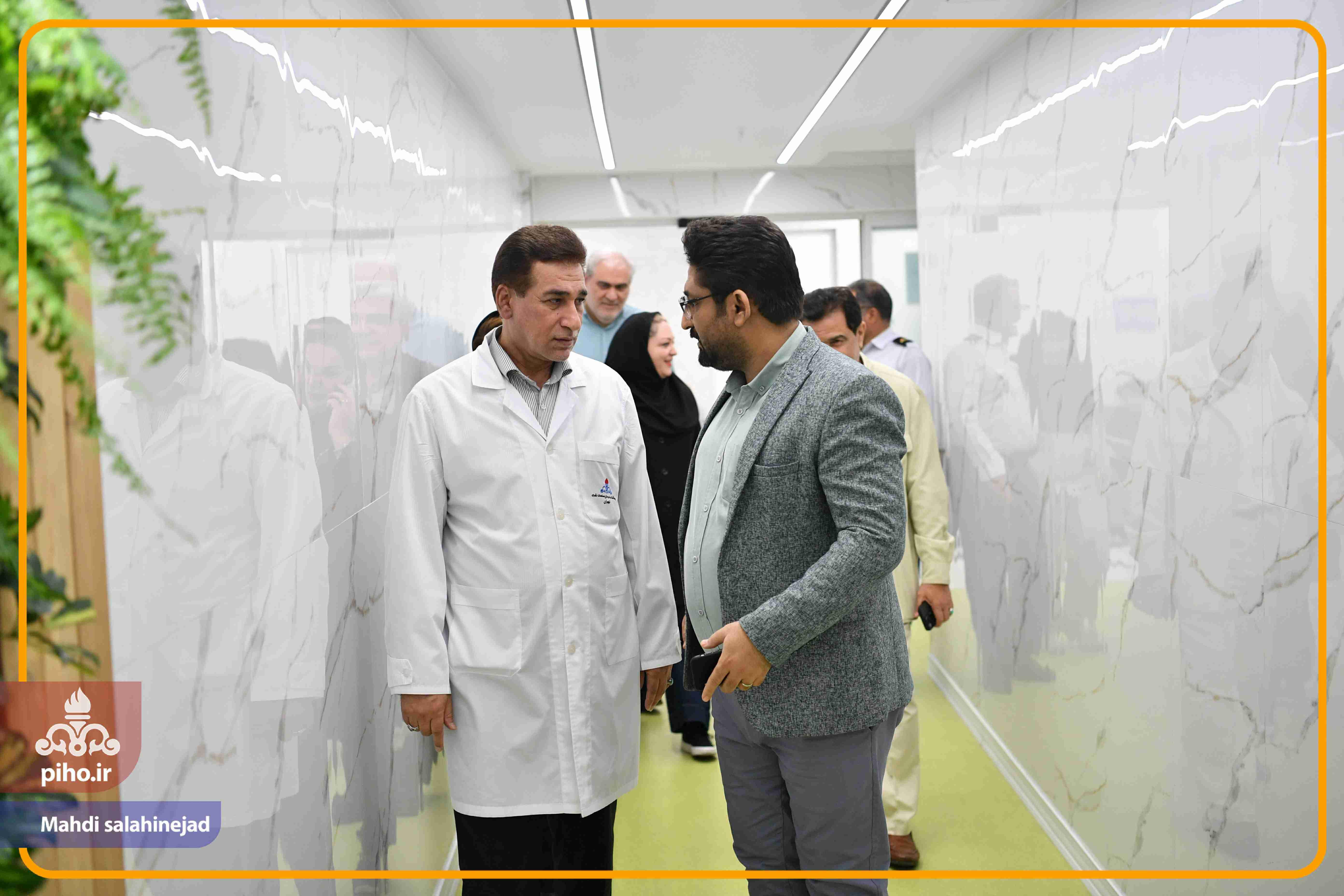 بازدید دکتر شجاع بیمارستان تهران 85