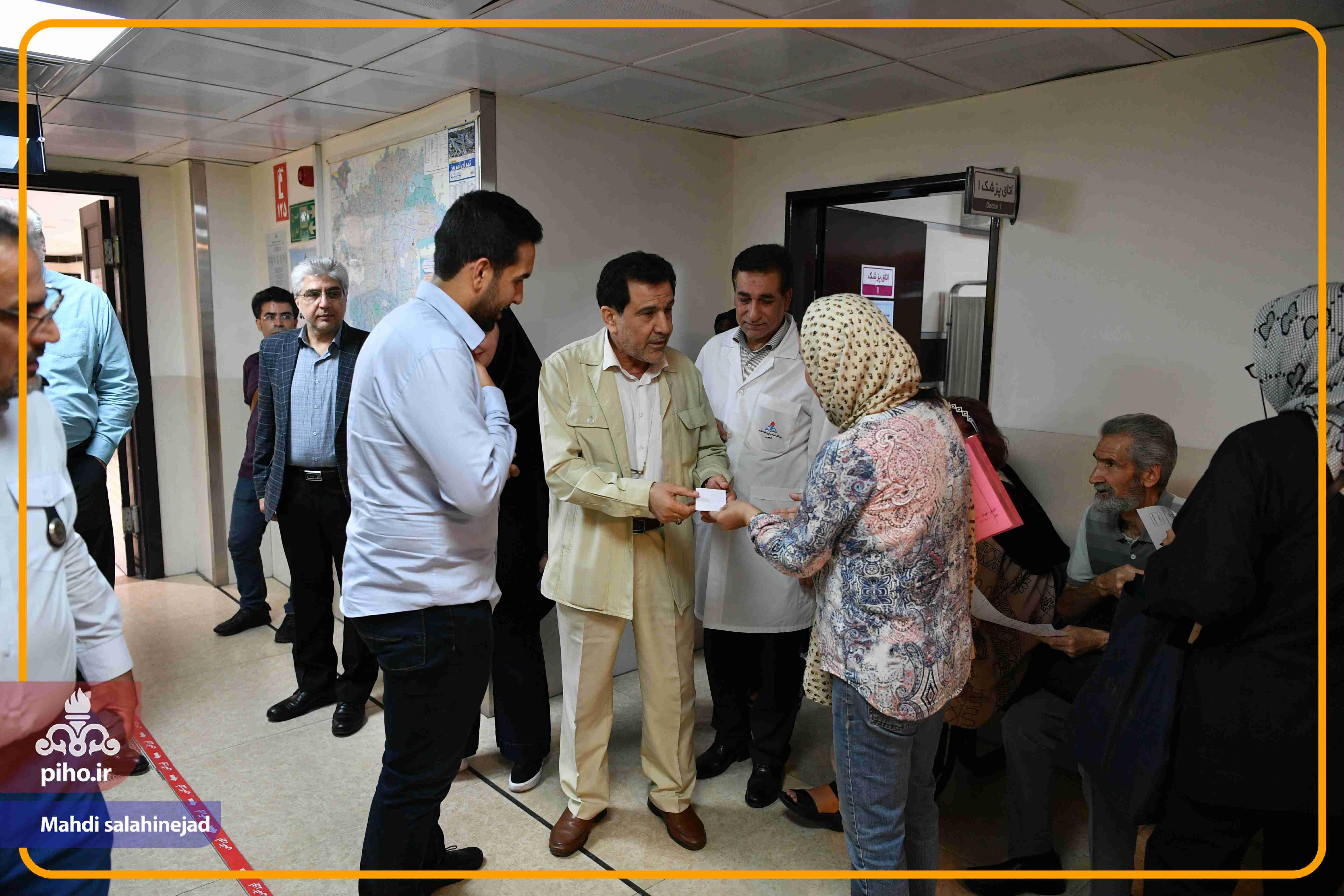 بازدید دکتر شجاع بیمارستان تهران 83